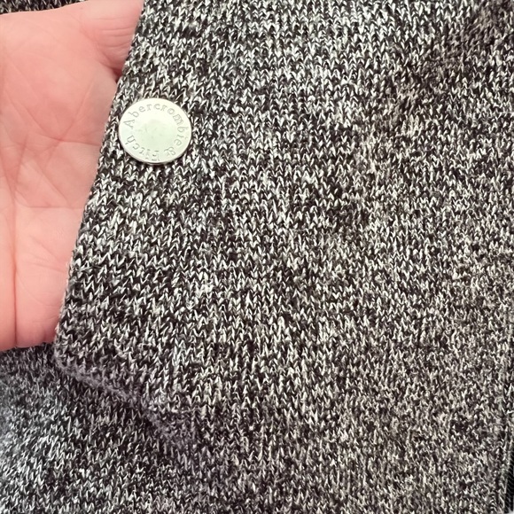 Abercrombie & Fitch Sherpa Lined Vest | Quilted Upper | Two Toned - Picture 5 of 11